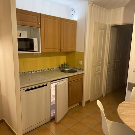 Appartement Le Papyrus -t2 Domaine Pierres Et Les Restanques Du Golf De Saint Tropez à *
